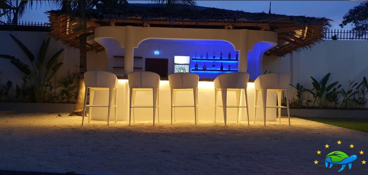Pawikan Boutique Hotel Moalboal Bagian luar foto