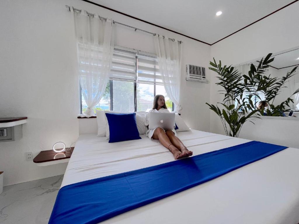 Pawikan Boutique Hotel Moalboal Bagian luar foto